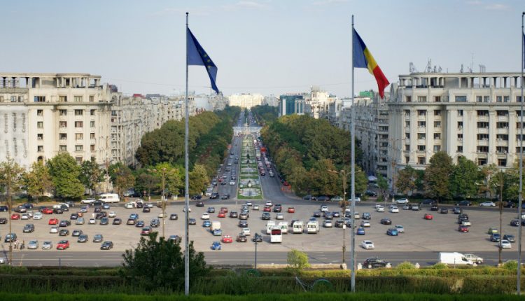 București, România