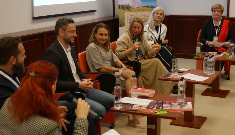 Panel marketing